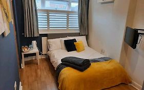 Double Room With Ensuite Close To Silverstone