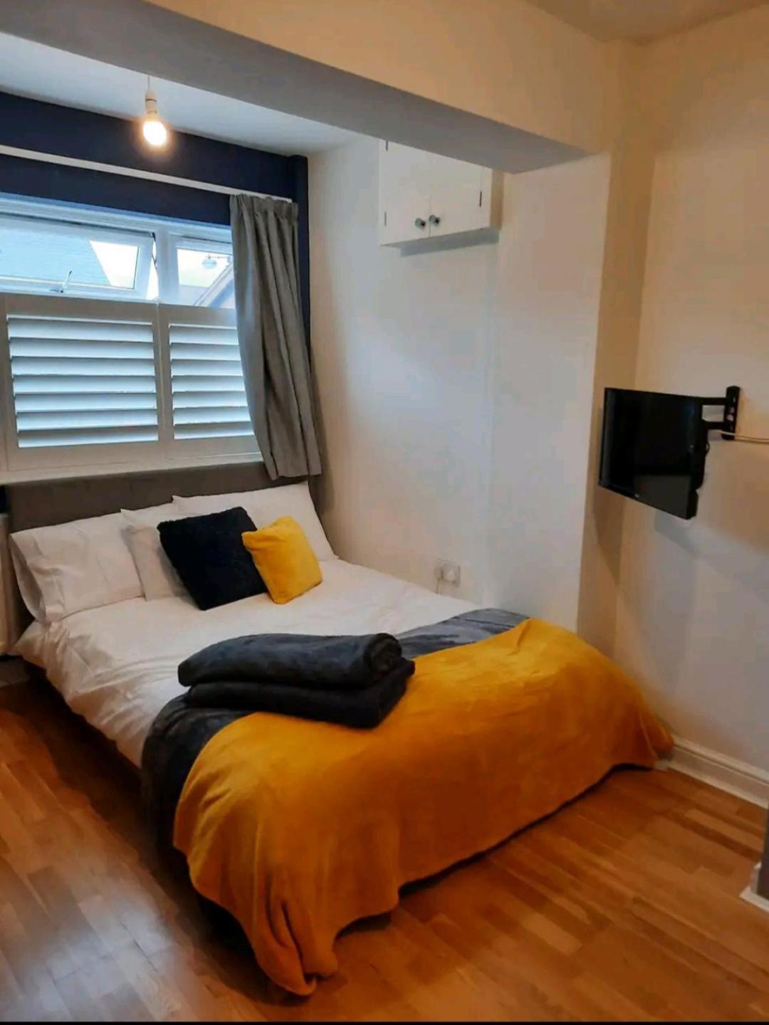 Double Room With Ensuite Close To Silverstone Whittlebury Exterior photo